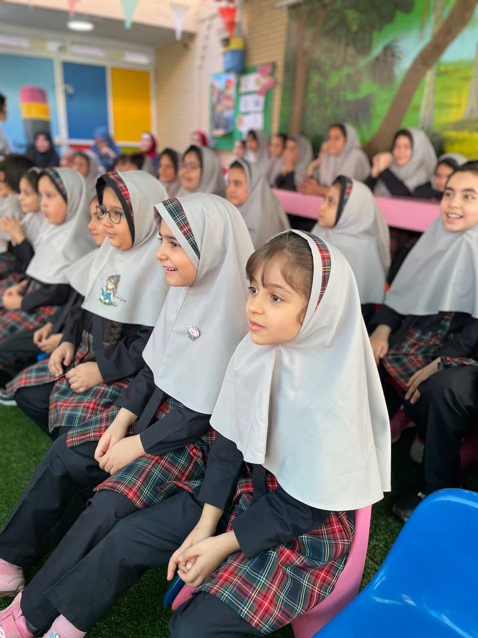 جشن شکوفه های گلپونه سال تحصیلی ۱۴۰۴_۱۴۰۵